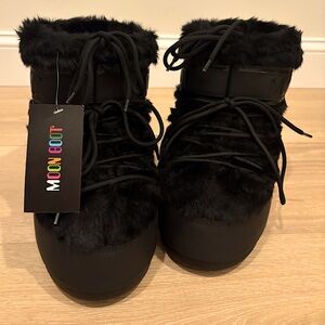 NIB Moon Boot Icon Low size 7 to 8.5